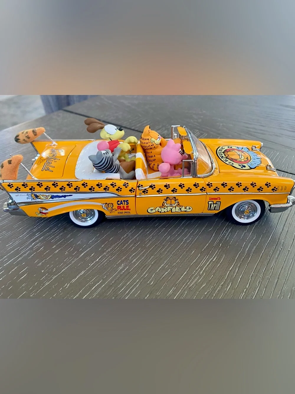 Danbury Garfield 1957 Chevy Bel Air Parade Car W/Garfield & Friends